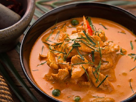 Пиле с червено къри в тайландски стил - снимка на рецептата